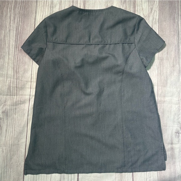 Figs Scrubs Womens XXS Gaya Camo Pocket Nurse Scrub Top Limited Edition Graphite - Picture 3 of 4